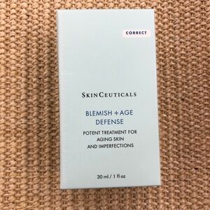 SkinCeuticals Blemish + Age Defense - Light Blue